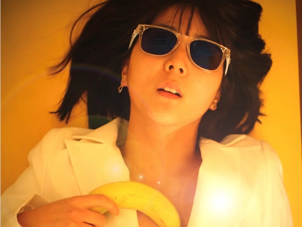 _neu_yellow-banana_c_olivia-hyunsin-kim_hp